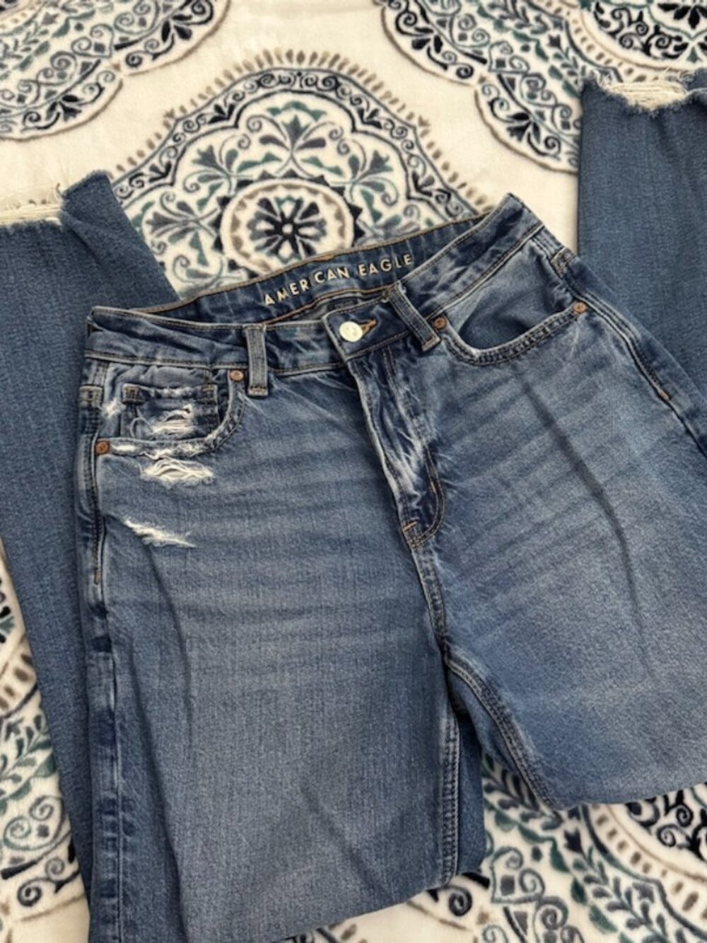 American Eagle Strigid Mom Jeans Sz 4 Reg